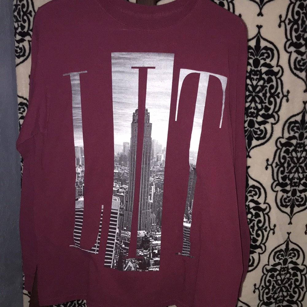 Long sleeve burgundy t shirt